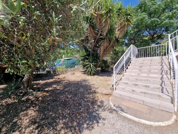 Charmante maison provençale surélevée avec vue dégagée