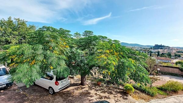 Charmante maison provençale surélevée avec vue dégagée