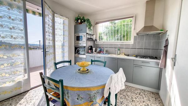 Charmante maison provençale surélevée avec vue dégagée