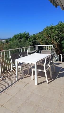 Charmante maison provençale surélevée avec vue dégagée