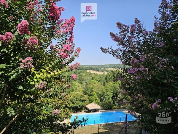 Penne d'Agenais -: Maison plain pied, 6 pièces - 4 Chambres -145 m², vue - piscine - double garage - parc