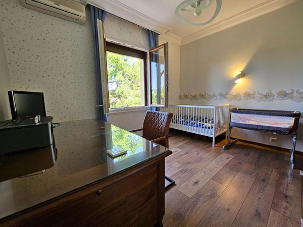 Penne d'Agenais -: Maison plain pied, 6 pièces - 4 Chambres -145 m², vue - piscine - double garage - parc