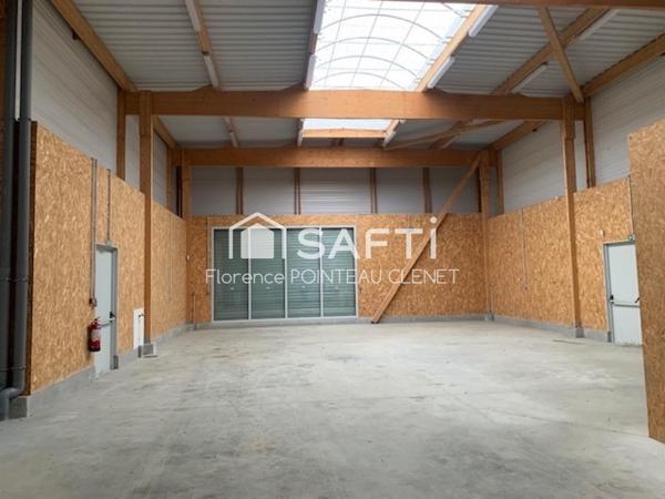 A VENDRE BUREAUX HANGAR ATELIER 191 m2