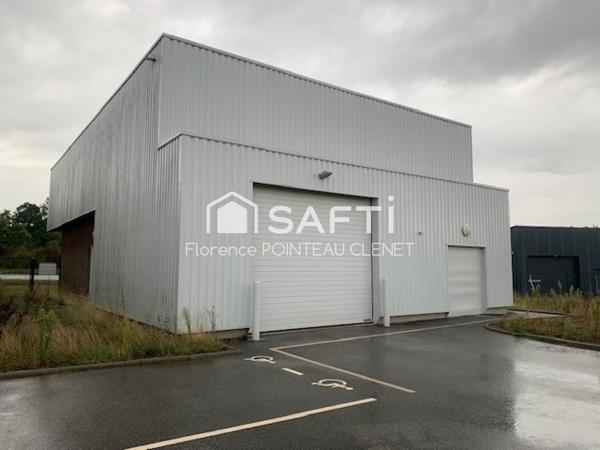 A VENDRE BUREAUX HANGAR ATELIER 191 m2