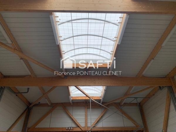 A VENDRE BUREAUX HANGAR ATELIER 191 m2