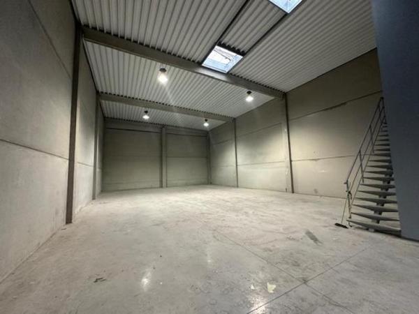 Entrepôt à Vendre à LA SENTINELLE 333900 €