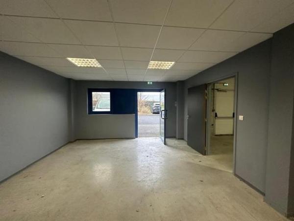 Entrepôt à Vendre à LA SENTINELLE 333900 €