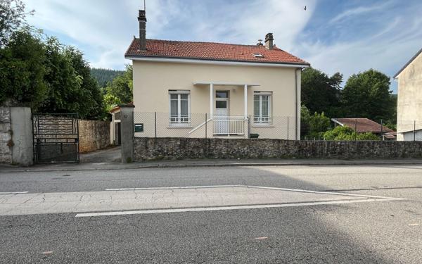 Maison à vendre    4 pièces • 107 m2 La Jonchère-Saint-Maurice