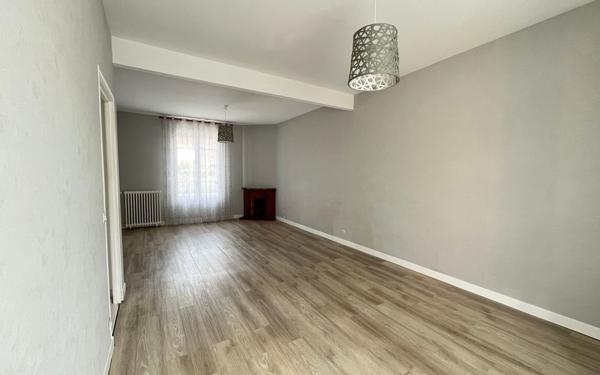 Maison à vendre    4 pièces • 107 m2 La Jonchère-Saint-Maurice