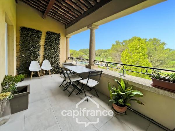 HOTEL DU GOLF  appartement 2ème et dernier étage  rénové et climatisé  de 33 m2 , trou n° 8 , sud ouest , une chambre,  loggia terrasse, salle de bain , wc, piscine résidentielle, place de parking