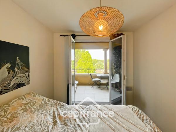 HOTEL DU GOLF  appartement 2ème et dernier étage  rénové et climatisé  de 33 m2 , trou n° 8 , sud ouest , une chambre,  loggia terrasse, salle de bain , wc, piscine résidentielle, place de parking