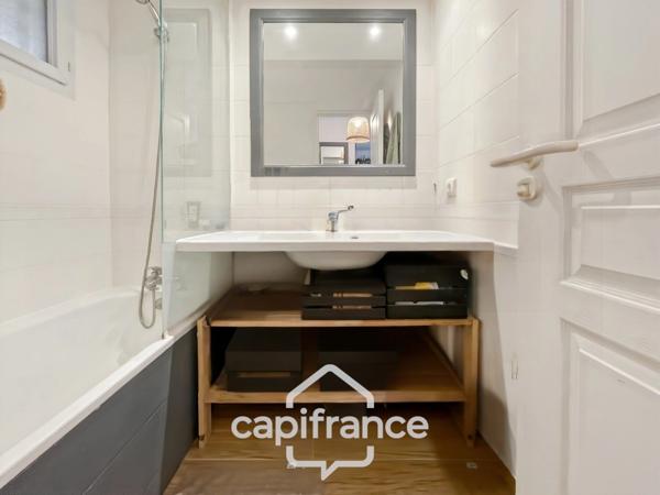 HOTEL DU GOLF  appartement 2ème et dernier étage  rénové et climatisé  de 33 m2 , trou n° 8 , sud ouest , une chambre,  loggia terrasse, salle de bain , wc, piscine résidentielle, place de parking