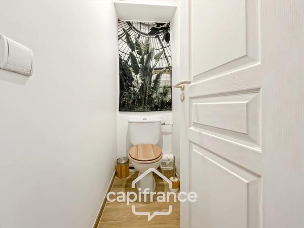 HOTEL DU GOLF  appartement 2ème et dernier étage  rénové et climatisé  de 33 m2 , trou n° 8 , sud ouest , une chambre,  loggia terrasse, salle de bain , wc, piscine résidentielle, place de parking