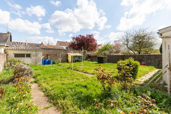 A Vendre. Nantes Zola. Maison Familiale Avec Garage Et Jardin Au Calme