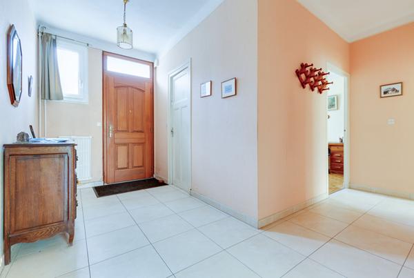 A Vendre. Nantes Zola. Maison Familiale Avec Garage Et Jardin Au Calme