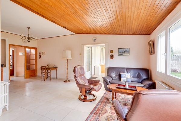 A Vendre. Nantes Zola. Maison Familiale Avec Garage Et Jardin Au Calme