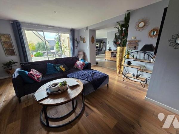 LANDEDA.  Belle maison traditionnelle de 2005 de 172m2  + une extension  en bois de 2012, posée...