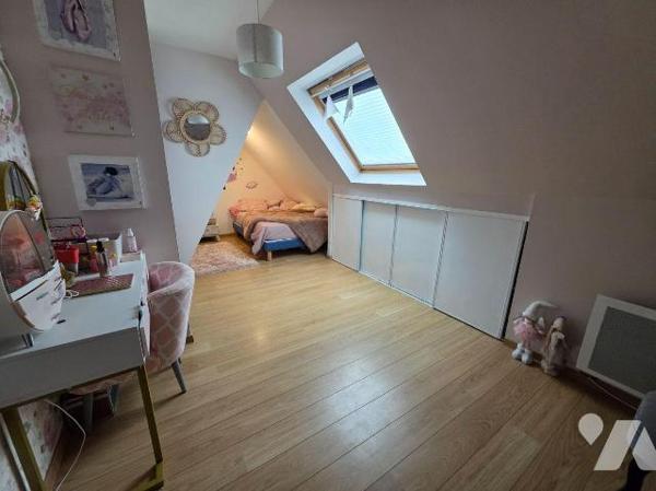 LANDEDA.  Belle maison traditionnelle de 2005 de 172m2  + une extension  en bois de 2012, posée...