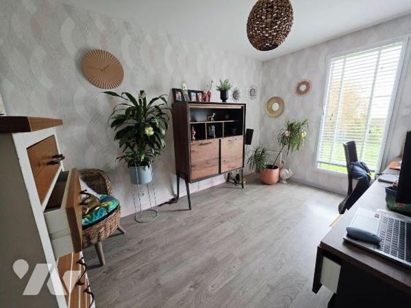 LANDEDA.  Belle maison traditionnelle de 2005 de 172m2  + une extension  en bois de 2012, posée...