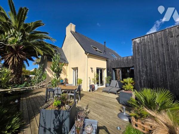 LANDEDA.  Belle maison traditionnelle de 2005 de 172m2  + une extension  en bois de 2012, posée...