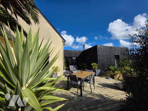 LANDEDA.  Belle maison traditionnelle de 2005 de 172m2  + une extension  en bois de 2012, posée...