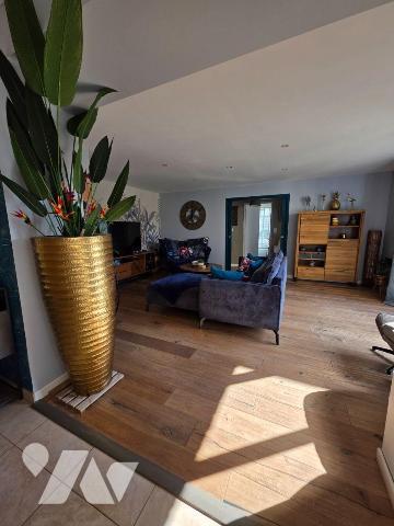 LANDEDA.  Belle maison traditionnelle de 2005 de 172m2  + une extension  en bois de 2012, posée...