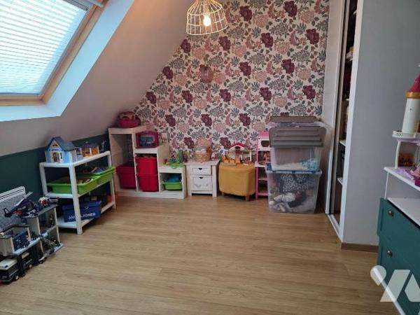 LANDEDA.  Belle maison traditionnelle de 2005 de 172m2  + une extension  en bois de 2012, posée...