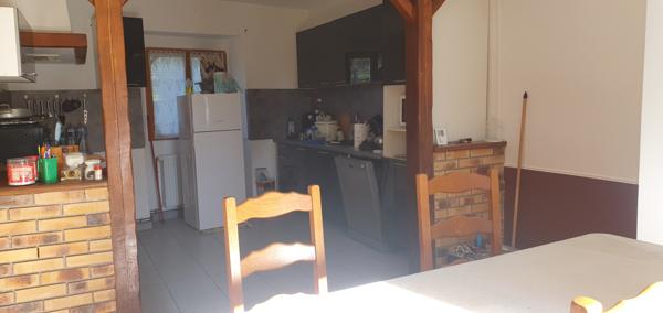 GRANDE MAISON AVEC GARAGE ET TERRAIN