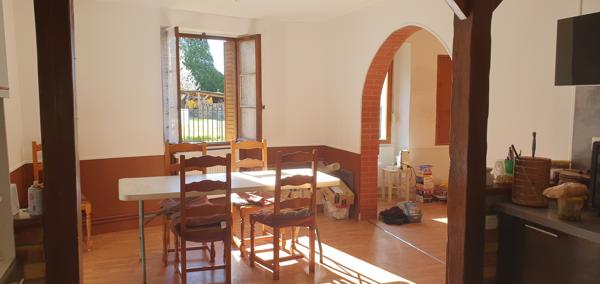 GRANDE MAISON AVEC GARAGE ET TERRAIN