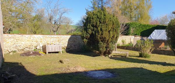 GRANDE MAISON AVEC GARAGE ET TERRAIN