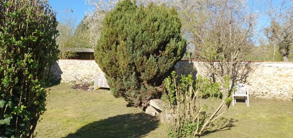 GRANDE MAISON AVEC GARAGE ET TERRAIN