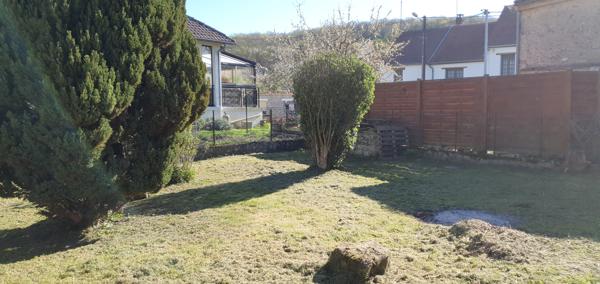 GRANDE MAISON AVEC GARAGE ET TERRAIN