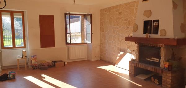 GRANDE MAISON AVEC GARAGE ET TERRAIN