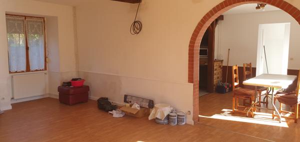 GRANDE MAISON AVEC GARAGE ET TERRAIN