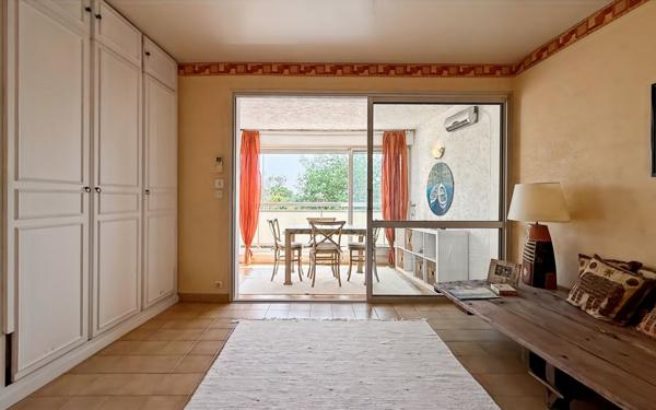Appartement à vendre    1 pièce • 23 m2 Saint-Raphaël
