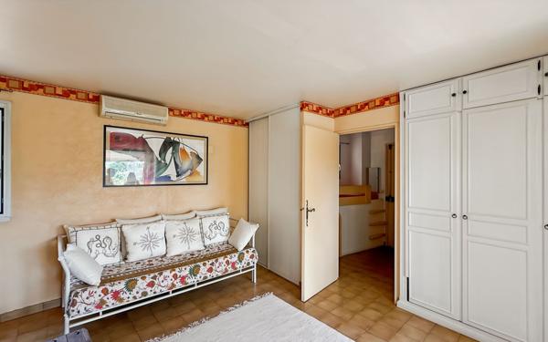 Appartement à vendre    1 pièce • 23 m2 Saint-Raphaël