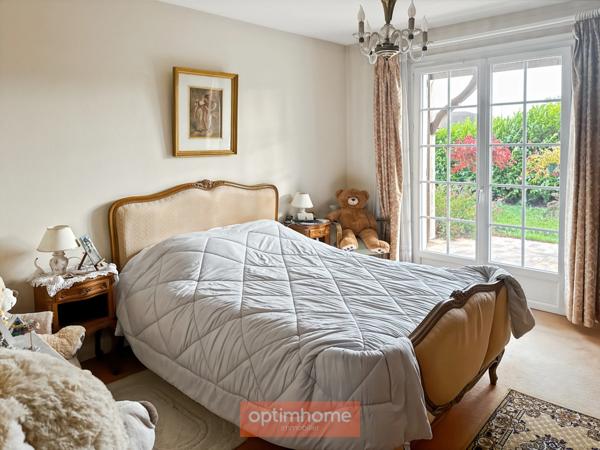 VILLA DE TYPE LANDAISE DE PLAIN-PIED 157 M2 Habitables , JARDIN AVEC FORAGE.