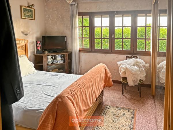 VILLA DE TYPE LANDAISE DE PLAIN-PIED 157 M2 Habitables , JARDIN AVEC FORAGE.