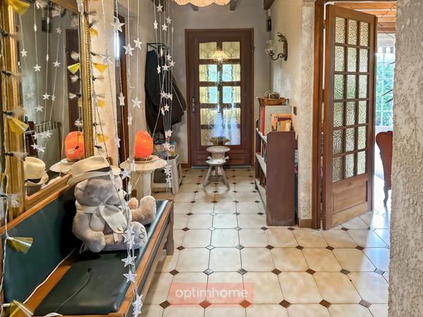 VILLA DE TYPE LANDAISE DE PLAIN-PIED 157 M2 Habitables , JARDIN AVEC FORAGE.