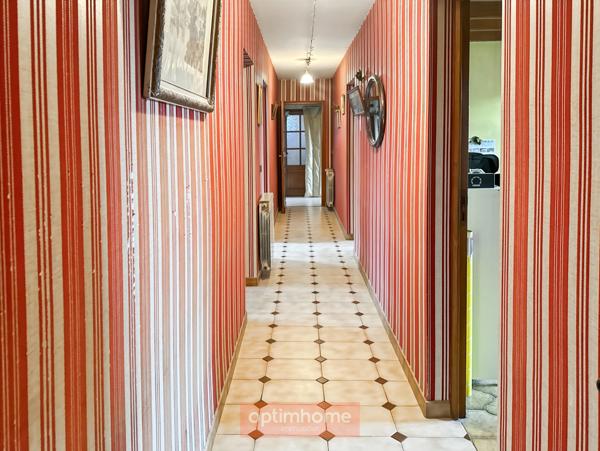 VILLA DE TYPE LANDAISE DE PLAIN-PIED 157 M2 Habitables , JARDIN AVEC FORAGE.