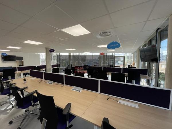 Bureau de 1228 m² à louer à Bordeaux Ouest-Merignac