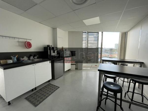 Bureau de 1228 m² à louer à Bordeaux Ouest-Merignac