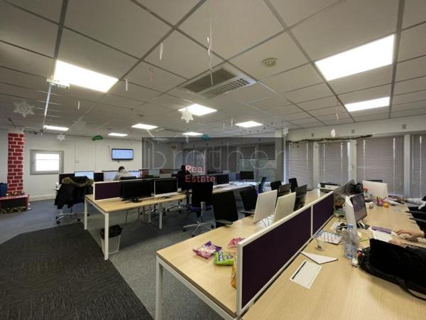 Bureau de 1228 m² à louer à Bordeaux Ouest-Merignac