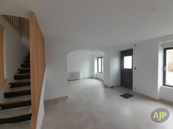 Location maison La Chapelle Heulin : 1 175 € - AJP Immobilier Clisson
