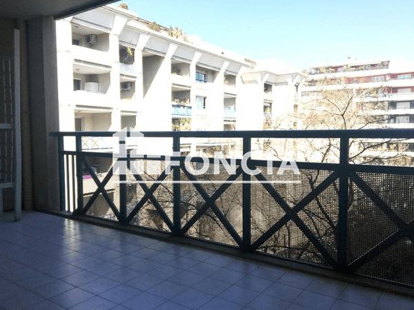 Location Studio 33.29 m² - 4-8 SQUARE DES FRERES AMBROGIANI Marseille 13008