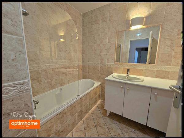 T3 Cessy centre en rez-de-jardin avec terrasse de 57 m², garage, cave et parking