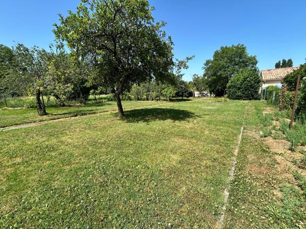 Terrain à LORMONT, 33310 - 826m²