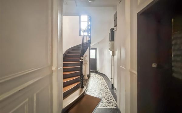 Appartement à vendre    2 pièces • 27,50 m2 Paris 15