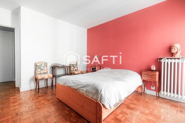 Emplacement privilégié proche des commerces et au calme