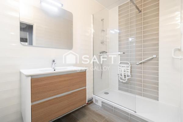 Emplacement privilégié proche des commerces et au calme